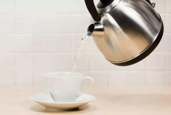 白開(kāi)水是凈水嗎？怎么選擇好的凈水機(jī)